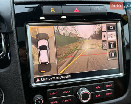 Чорний Фольксваген Туарег, об'ємом двигуна 4.13 л та пробігом 258 тис. км за 28500 $, фото 31 на Automoto.ua