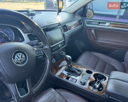 Черный Фольксваген Туарег, объемом двигателя 3 л и пробегом 285 тыс. км за 17000 $, фото 5 на Automoto.ua
