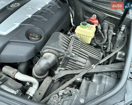 Чорний Фольксваген Туарег, об'ємом двигуна 4.13 л та пробігом 258 тис. км за 28500 $, фото 34 на Automoto.ua