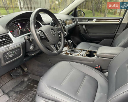 Фольксваген Туарег 2013 у Києві на Automoto.ua Чорний Фольксваген Туарег, об'ємом двигуна 2.97 л та пробігом 244 тис. км за 19200 $, фото 12 на Automoto.ua