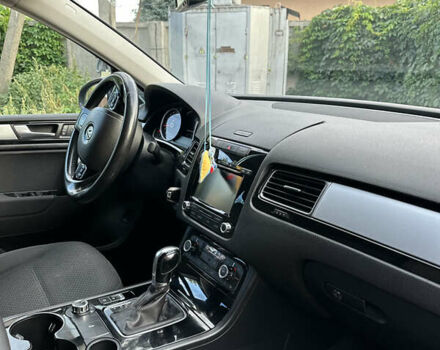 Черный Фольксваген Туарег, объемом двигателя 2.97 л и пробегом 342 тыс. км за 18000 $, фото 6 на Automoto.ua