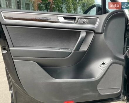 Чорний Фольксваген Туарег, об'ємом двигуна 2.97 л та пробігом 196 тис. км за 23500 $, фото 22 на Automoto.ua