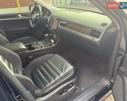 Фольксваген Туарег 2013 в Черновцах на Automoto.ua Черный Фольксваген Туарег, объемом двигателя 2.97 л и пробегом 250 тыс. км за 19900 $, фото 17 на Automoto.ua