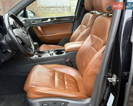 Чорний Фольксваген Туарег, об'ємом двигуна 4.13 л та пробігом 258 тис. км за 28500 $, фото 12 на Automoto.ua