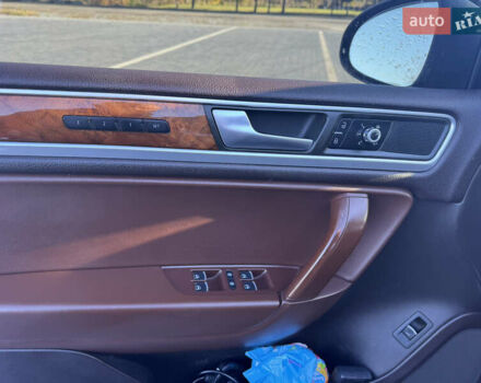 Черный Фольксваген Туарег, объемом двигателя 3 л и пробегом 285 тыс. км за 17000 $, фото 6 на Automoto.ua