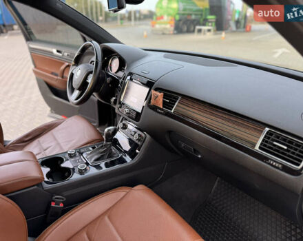 Черный Фольксваген Туарег, объемом двигателя 3 л и пробегом 275 тыс. км за 20999 $, фото 30 на Automoto.ua