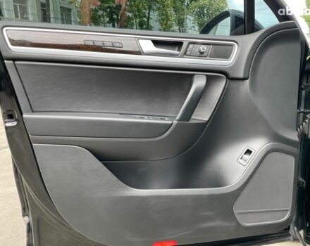 Чорний Фольксваген Туарег, об'ємом двигуна 3 л та пробігом 197 тис. км за 27490 $, фото 21 на Automoto.ua