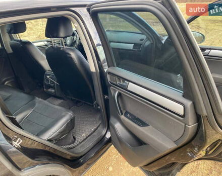 Чорний Фольксваген Туарег, об'ємом двигуна 3 л та пробігом 430 тис. км за 18500 $, фото 3 на Automoto.ua