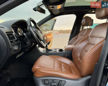 Черный Фольксваген Туарег, объемом двигателя 3 л и пробегом 275 тыс. км за 20999 $, фото 11 на Automoto.ua