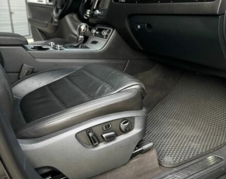 Фольксваген Туарег 2013 в Иршава на Automoto.ua Черный Фольксваген Туарег, объемом двигателя 3 л и пробегом 293 тыс. км за 20500 $, фото 13 на Automoto.ua