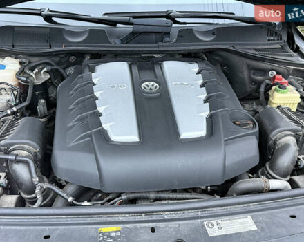 Чорний Фольксваген Туарег, об'ємом двигуна 4.13 л та пробігом 258 тис. км за 28500 $, фото 32 на Automoto.ua