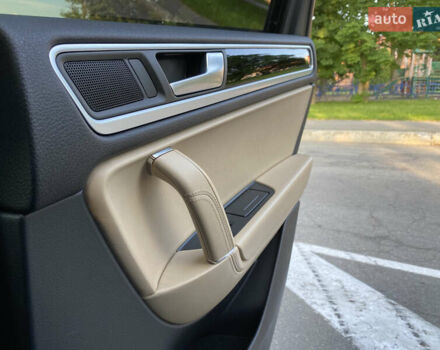 Черный Фольксваген Туарег, объемом двигателя 2.97 л и пробегом 185 тыс. км за 22999 $, фото 41 на Automoto.ua