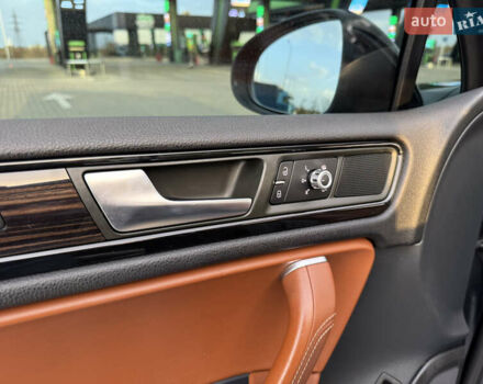 Черный Фольксваген Туарег, объемом двигателя 3 л и пробегом 275 тыс. км за 20999 $, фото 19 на Automoto.ua