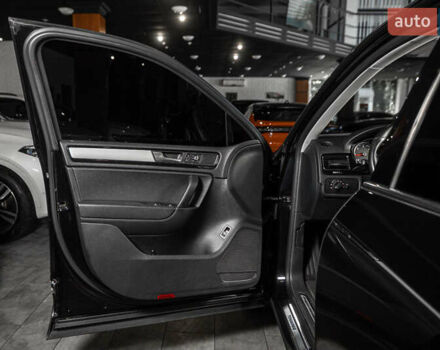 Чорний Фольксваген Туарег, об'ємом двигуна 2.97 л та пробігом 163 тис. км за 21900 $, фото 23 на Automoto.ua