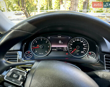 Черный Фольксваген Туарег, объемом двигателя 2.97 л и пробегом 171 тыс. км за 21500 $, фото 20 на Automoto.ua