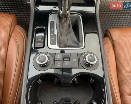 Черный Фольксваген Туарег, объемом двигателя 3 л и пробегом 275 тыс. км за 20999 $, фото 25 на Automoto.ua