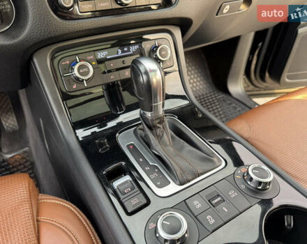 Черный Фольксваген Туарег, объемом двигателя 3 л и пробегом 275 тыс. км за 20999 $, фото 24 на Automoto.ua