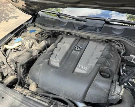 Чорний Фольксваген Туарег, об'ємом двигуна 2.97 л та пробігом 325 тис. км за 18000 $, фото 2 на Automoto.ua