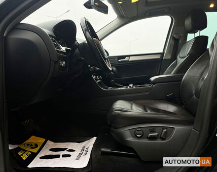 Чорний Фольксваген Туарег, об'ємом двигуна 3 л та пробігом 272 тис. км за 22990 $, фото 11 на Automoto.ua