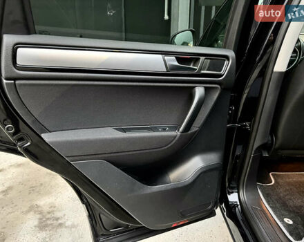 Черный Фольксваген Туарег, объемом двигателя 3 л и пробегом 245 тыс. км за 19500 $, фото 51 на Automoto.ua