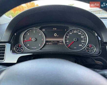 Черный Фольксваген Туарег, объемом двигателя 2.97 л и пробегом 240 тыс. км за 20500 $, фото 9 на Automoto.ua