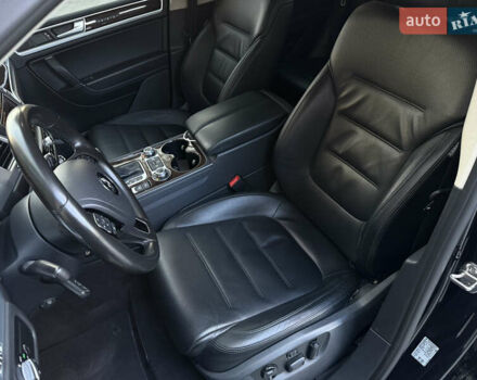 Чорний Фольксваген Туарег, об'ємом двигуна 2.97 л та пробігом 225 тис. км за 27500 $, фото 49 на Automoto.ua