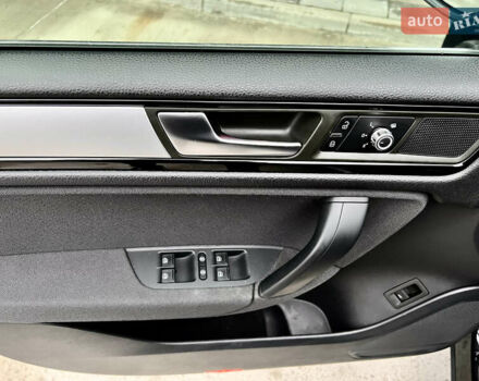 Черный Фольксваген Туарег, объемом двигателя 3 л и пробегом 245 тыс. км за 19500 $, фото 13 на Automoto.ua