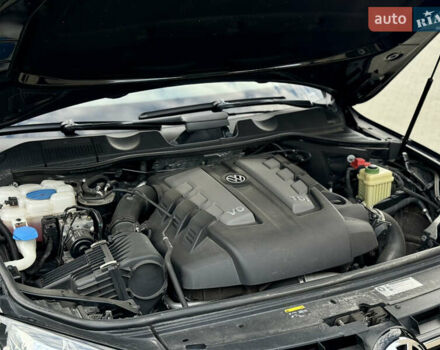 Черный Фольксваген Туарег, объемом двигателя 2.97 л и пробегом 150 тыс. км за 28500 $, фото 49 на Automoto.ua