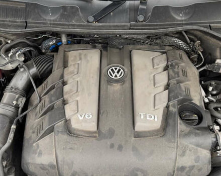 Черный Фольксваген Туарег, объемом двигателя 2.97 л и пробегом 200 тыс. км за 16000 $, фото 5 на Automoto.ua