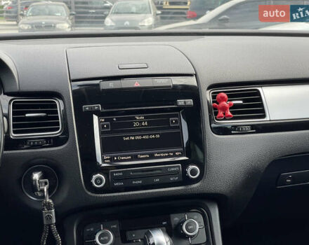 Черный Фольксваген Туарег, объемом двигателя 2.97 л и пробегом 249 тыс. км за 22500 $, фото 25 на Automoto.ua