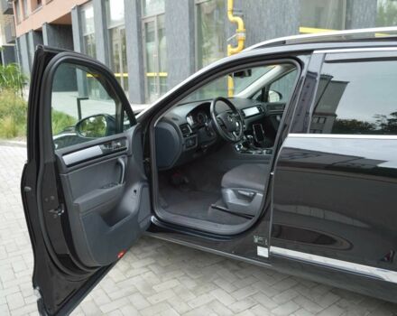 Черный Фольксваген Туарег, объемом двигателя 3 л и пробегом 256 тыс. км за 18900 $, фото 13 на Automoto.ua