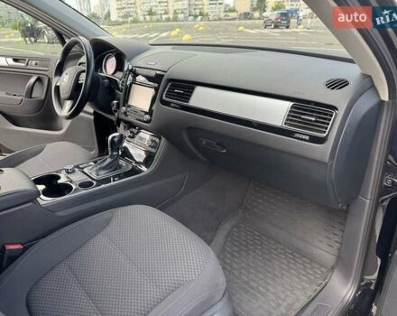 Чорний Фольксваген Туарег, об'ємом двигуна 3 л та пробігом 195 тис. км за 20950 $, фото 8 на Automoto.ua