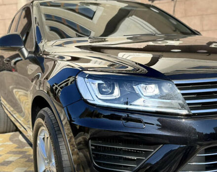 Черный Фольксваген Туарег, объемом двигателя 2.97 л и пробегом 216 тыс. км за 27400 $, фото 3 на Automoto.ua