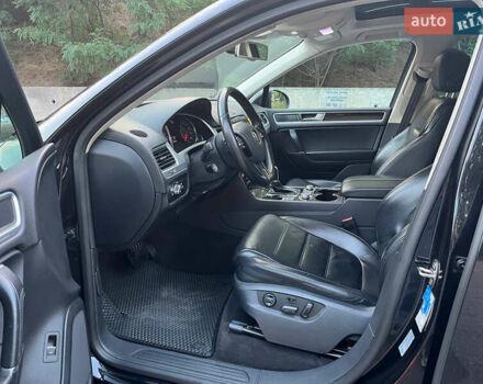 Черный Фольксваген Туарег, объемом двигателя 2.97 л и пробегом 242 тыс. км за 25900 $, фото 22 на Automoto.ua