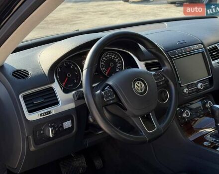 Черный Фольксваген Туарег, объемом двигателя 2.97 л и пробегом 199 тыс. км за 22000 $, фото 21 на Automoto.ua