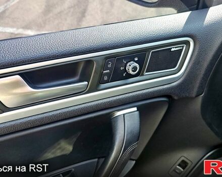 Черный Фольксваген Туарег, объемом двигателя 4.2 л и пробегом 330 тыс. км за 19999 $, фото 6 на Automoto.ua