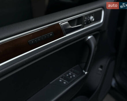 Чорний Фольксваген Туарег, об'ємом двигуна 2.97 л та пробігом 225 тис. км за 27500 $, фото 47 на Automoto.ua