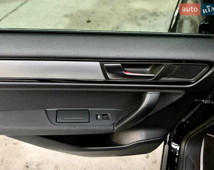 Черный Фольксваген Туарег, объемом двигателя 3 л и пробегом 245 тыс. км за 19500 $, фото 52 на Automoto.ua