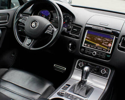 Черный Фольксваген Туарег, объемом двигателя 3 л и пробегом 236 тыс. км за 24999 $, фото 24 на Automoto.ua