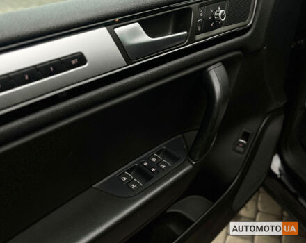 Чорний Фольксваген Туарег, об'ємом двигуна 3 л та пробігом 272 тис. км за 22990 $, фото 12 на Automoto.ua