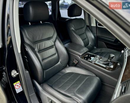 Черный Фольксваген Туарег, объемом двигателя 2.97 л и пробегом 150 тыс. км за 28500 $, фото 27 на Automoto.ua