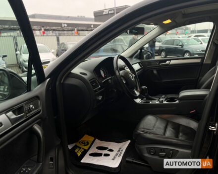 Чорний Фольксваген Туарег, об'ємом двигуна 3 л та пробігом 272 тис. км за 22990 $, фото 10 на Automoto.ua