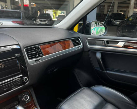 Черный Фольксваген Туарег, объемом двигателя 2.97 л и пробегом 221 тыс. км за 20750 $, фото 2 на Automoto.ua