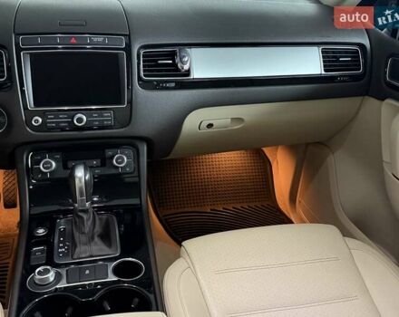 Черный Фольксваген Туарег, объемом двигателя 2.97 л и пробегом 180 тыс. км за 29870 $, фото 24 на Automoto.ua