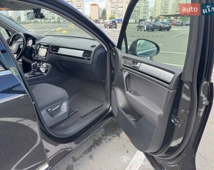 Чорний Фольксваген Туарег, об'ємом двигуна 3 л та пробігом 195 тис. км за 20950 $, фото 9 на Automoto.ua