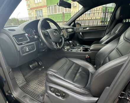 Черный Фольксваген Туарег, объемом двигателя 2.97 л и пробегом 189 тыс. км за 28000 $, фото 3 на Automoto.ua