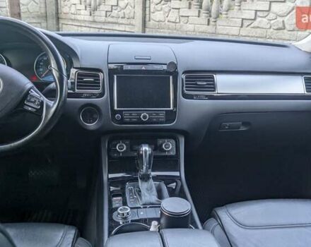 Чорний Фольксваген Туарег, об'ємом двигуна 3 л та пробігом 214 тис. км за 28000 $, фото 2 на Automoto.ua