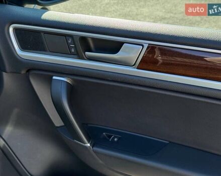 Черный Фольксваген Туарег, объемом двигателя 2.97 л и пробегом 199 тыс. км за 22000 $, фото 33 на Automoto.ua