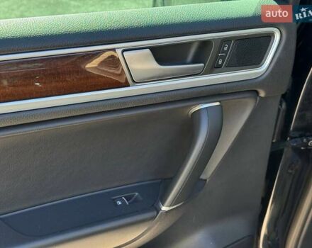 Черный Фольксваген Туарег, объемом двигателя 2.97 л и пробегом 199 тыс. км за 22000 $, фото 27 на Automoto.ua