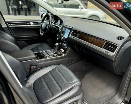 Черный Фольксваген Туарег, объемом двигателя 2.97 л и пробегом 150 тыс. км за 28500 $, фото 26 на Automoto.ua